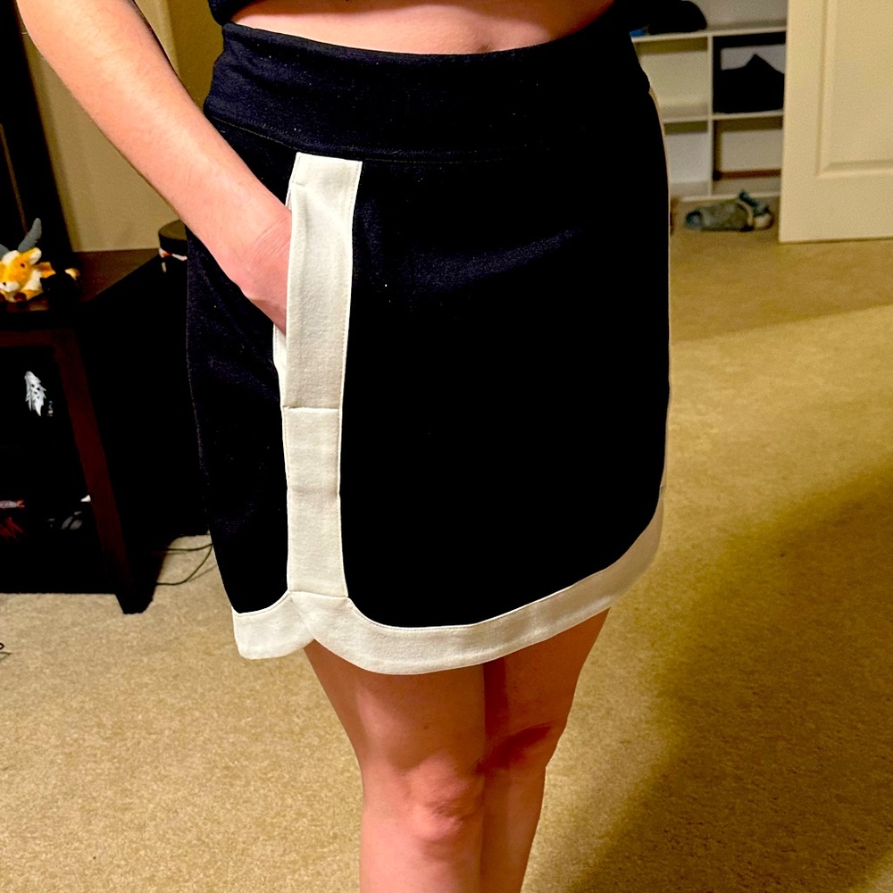 Skort Mid Length